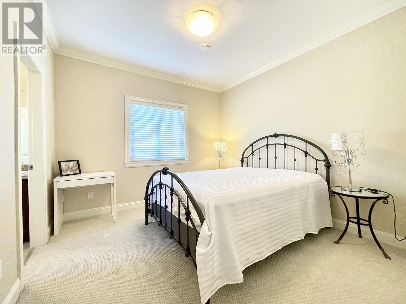 Listing Picture 21 of 38 : 5228 WOODWARDS ROAD, Richmond / 烈治文 - 魯藝地產 Yvonne Lu Group - MLS Medallion Club Member