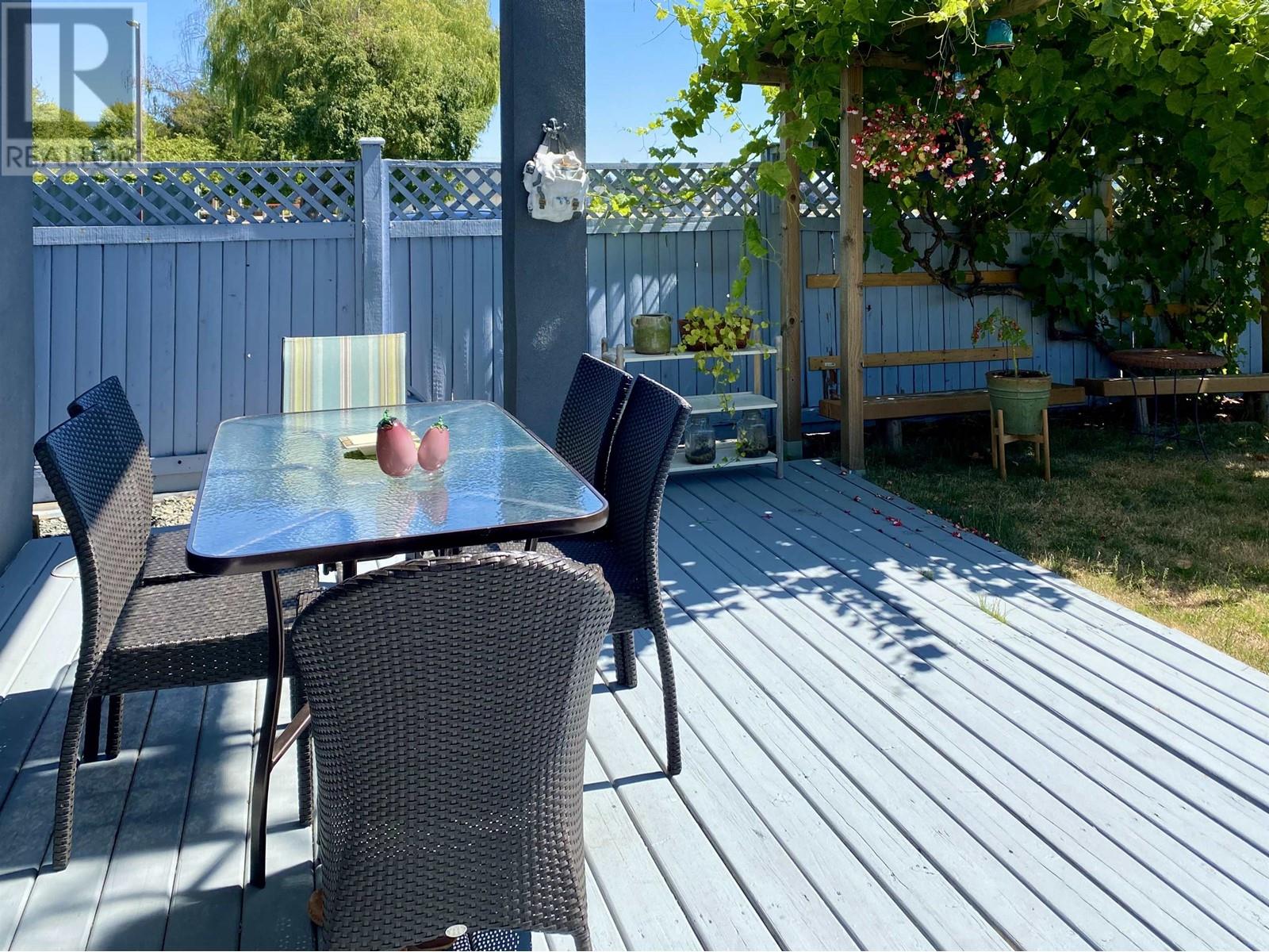 Listing Picture 32 of 38 : 5228 WOODWARDS ROAD, Richmond / 烈治文 - 魯藝地產 Yvonne Lu Group - MLS Medallion Club Member