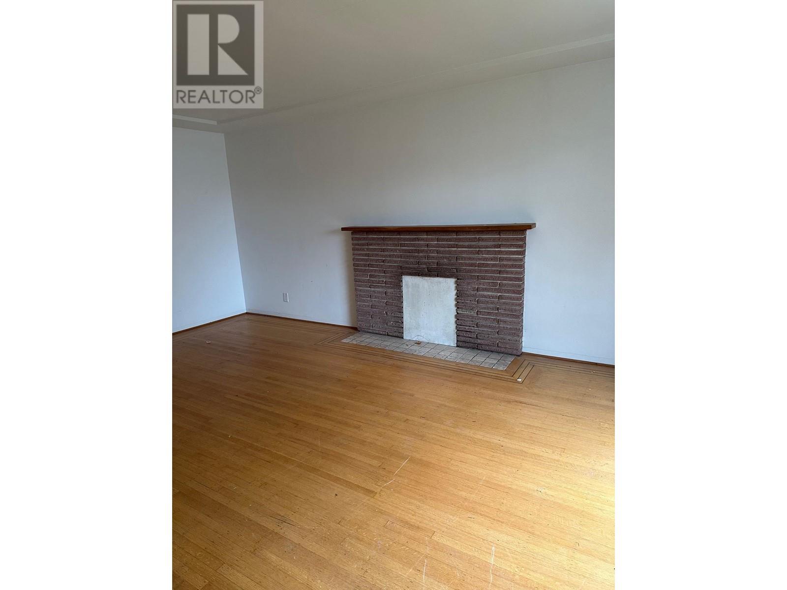 1929 E Broadway, Vancouver, British Columbia  V5N 1W4 - Photo 4 - R2899921