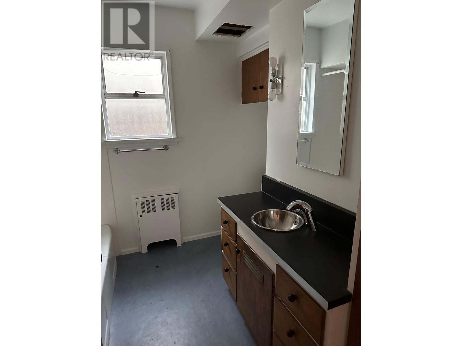 1929 E Broadway, Vancouver, British Columbia  V5N 1W4 - Photo 5 - R2899921