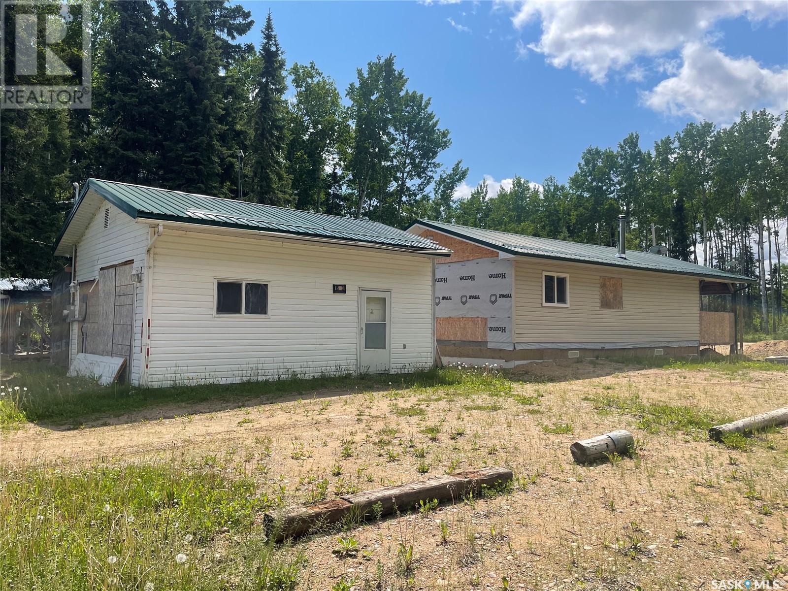 153 2nd Avenue, Lac La Plonge, Saskatchewan  S0M 0G0 - Photo 18 - SK975090
