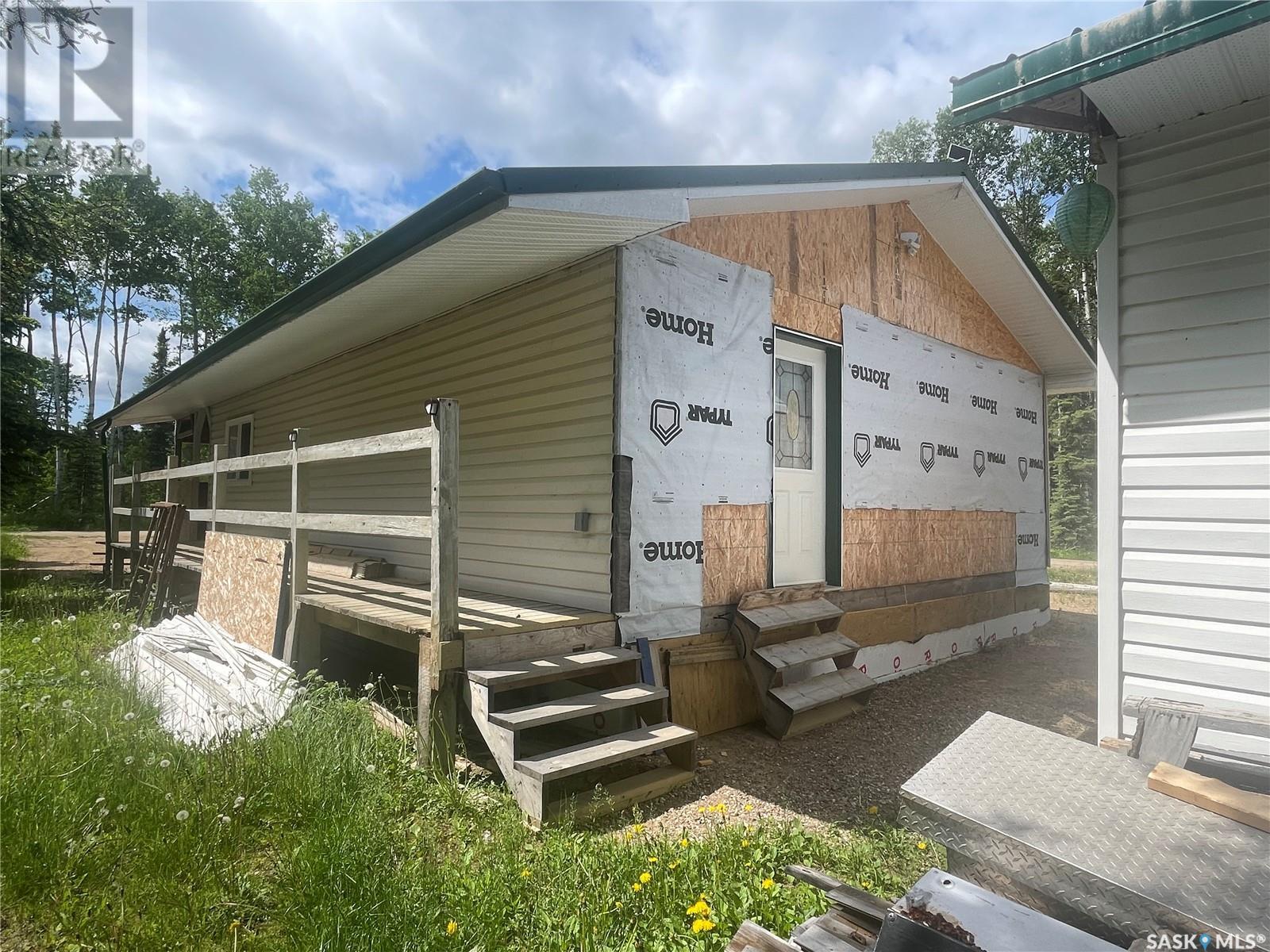 153 2nd Avenue, Lac La Plonge, Saskatchewan  S0M 0G0 - Photo 20 - SK975090