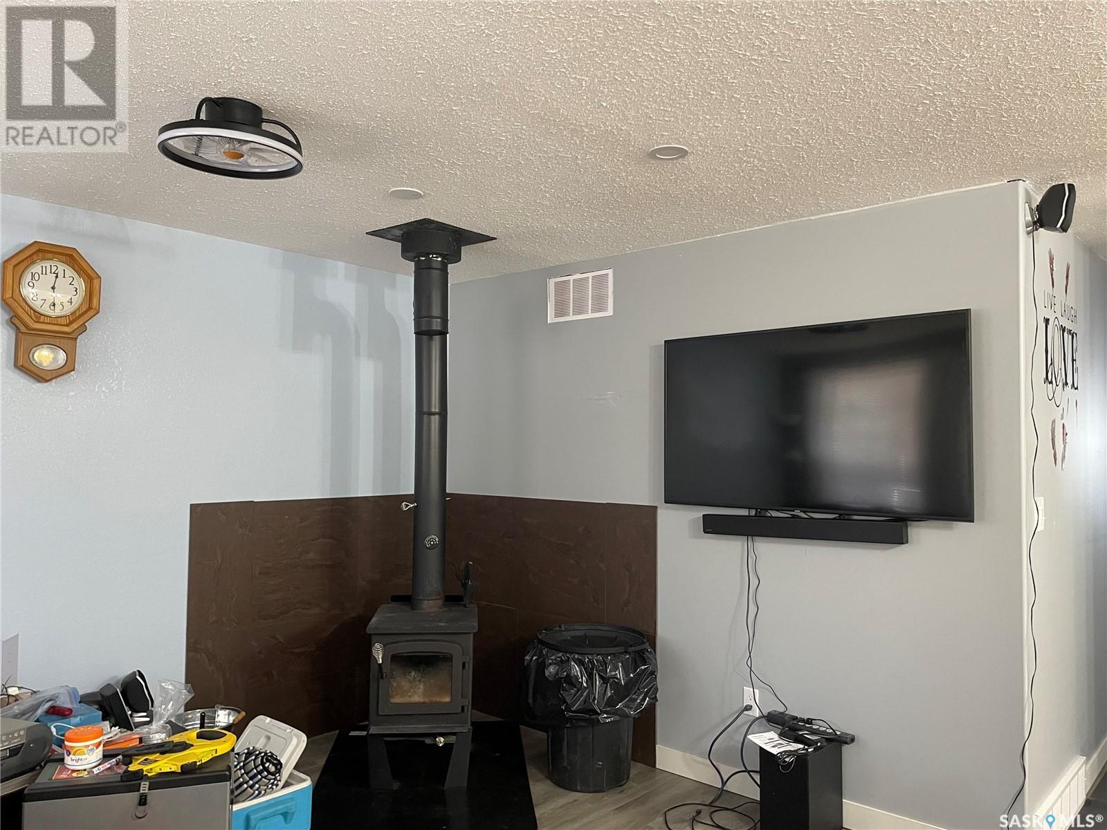 153 2nd Avenue, Lac La Plonge, Saskatchewan  S0M 0G0 - Photo 6 - SK975090