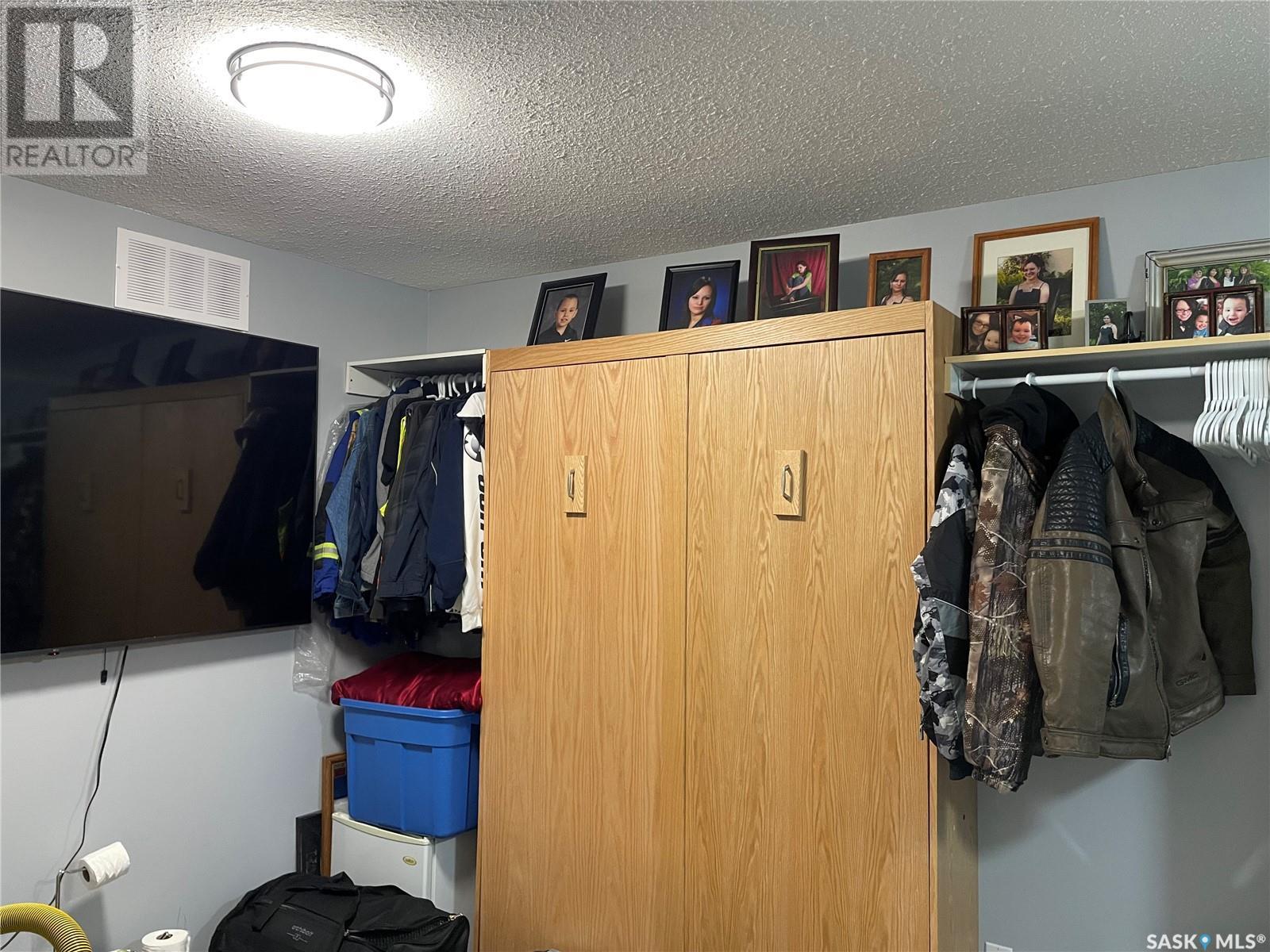 153 2nd Avenue, Lac La Plonge, Saskatchewan  S0M 0G0 - Photo 9 - SK975090