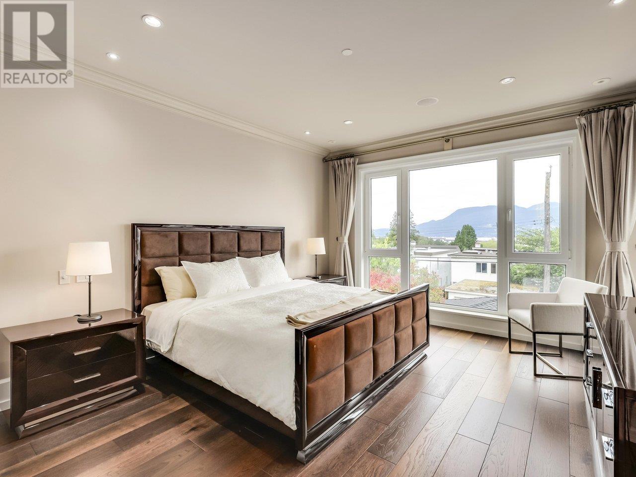 Listing Picture 18 of 40 : 3963 W 11TH AVENUE, Vancouver / 溫哥華 - 魯藝地產 Yvonne Lu Group - MLS Medallion Club Member