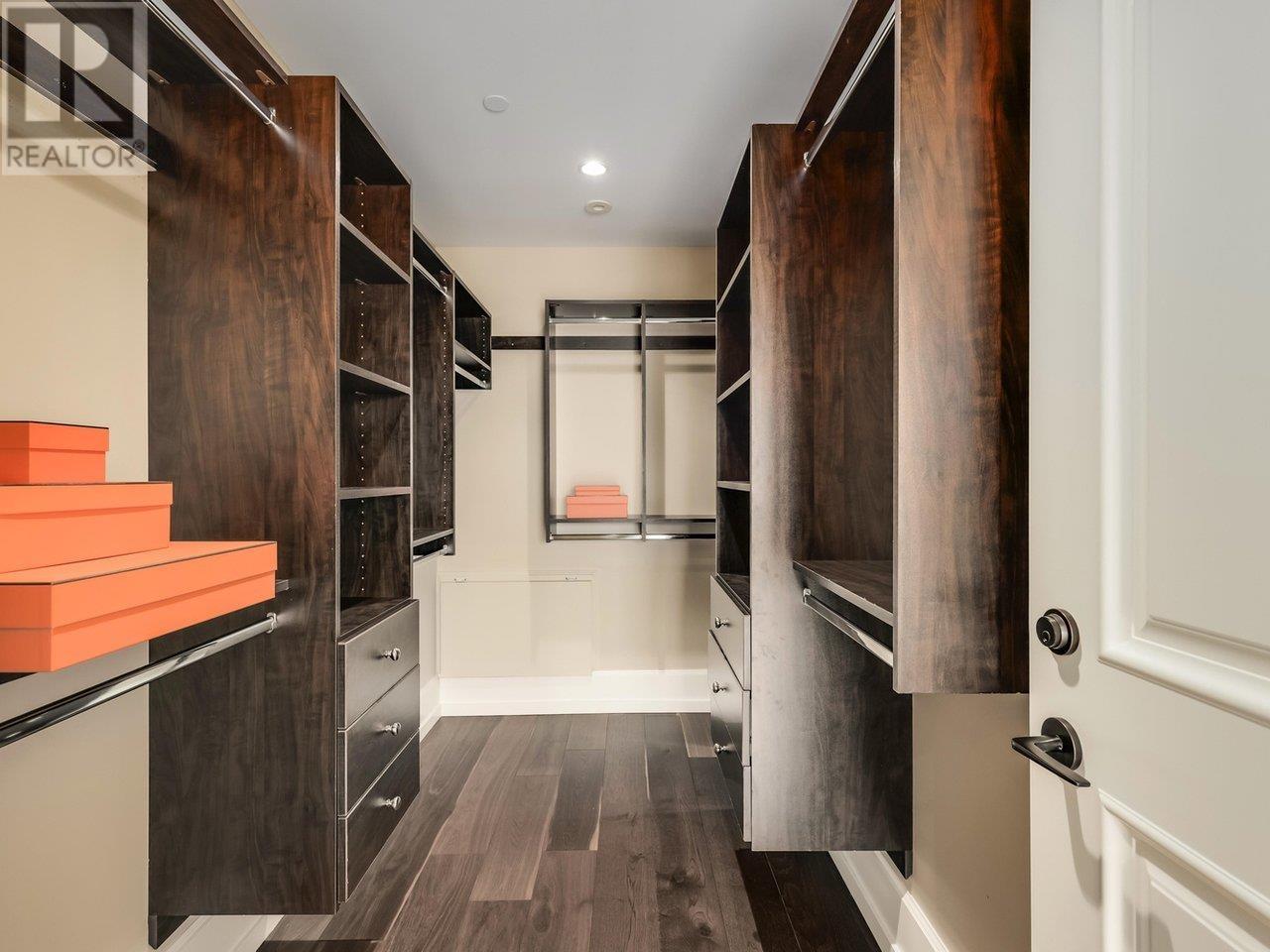 Listing Picture 21 of 40 : 3963 W 11TH AVENUE, Vancouver / 溫哥華 - 魯藝地產 Yvonne Lu Group - MLS Medallion Club Member