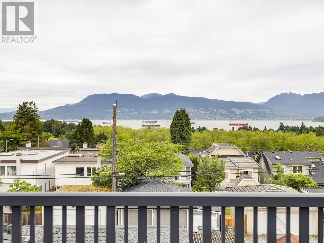 Listing Picture 32 of 40 : 3963 W 11TH AVENUE, Vancouver / 溫哥華 - 魯藝地產 Yvonne Lu Group - MLS Medallion Club Member