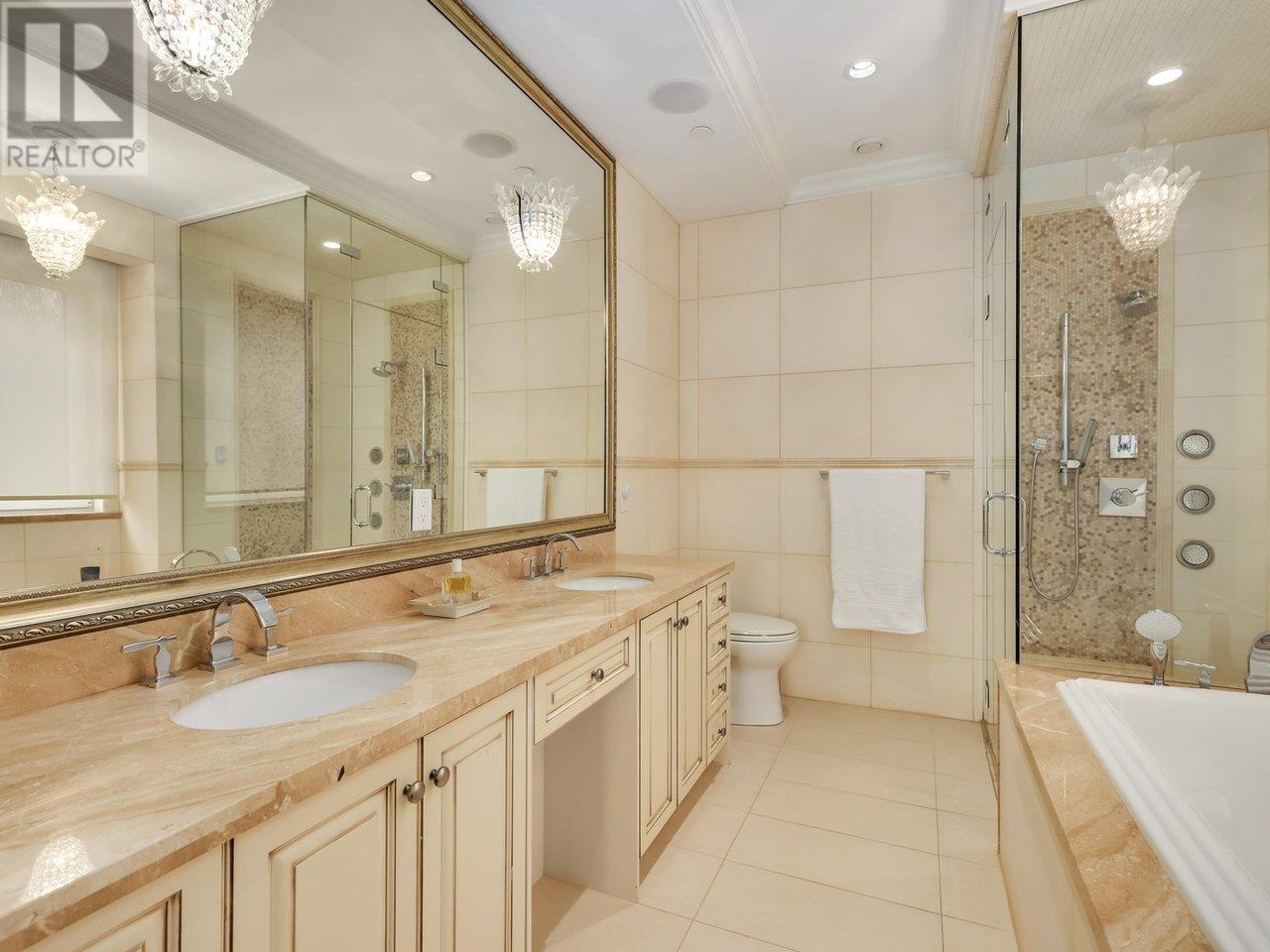 Listing Picture 22 of 40 : 3963 W 11TH AVENUE, Vancouver / 溫哥華 - 魯藝地產 Yvonne Lu Group - MLS Medallion Club Member