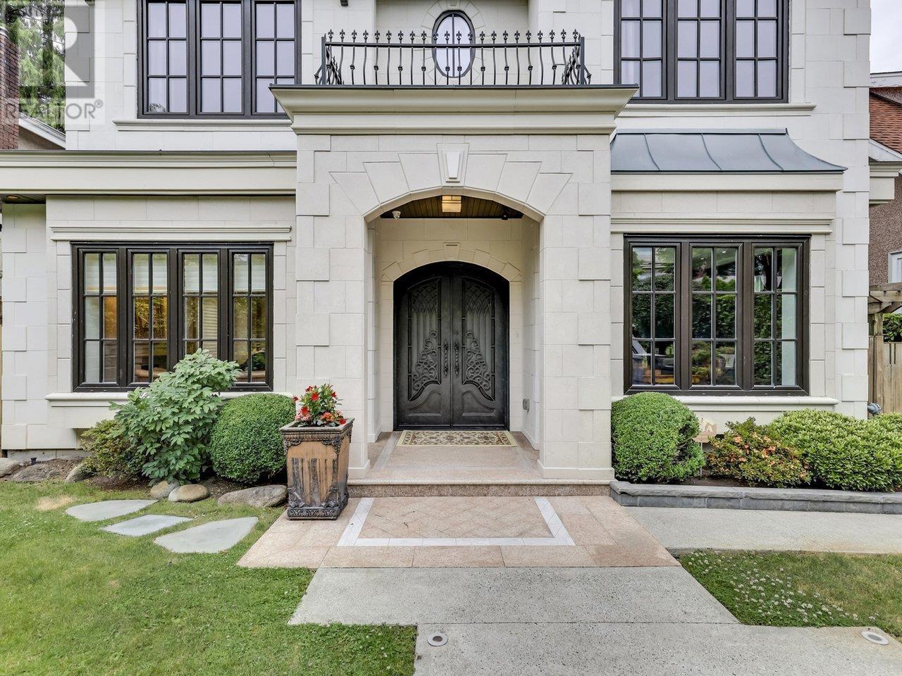 Listing Picture 2 of 40 : 3963 W 11TH AVENUE, Vancouver / 溫哥華 - 魯藝地產 Yvonne Lu Group - MLS Medallion Club Member