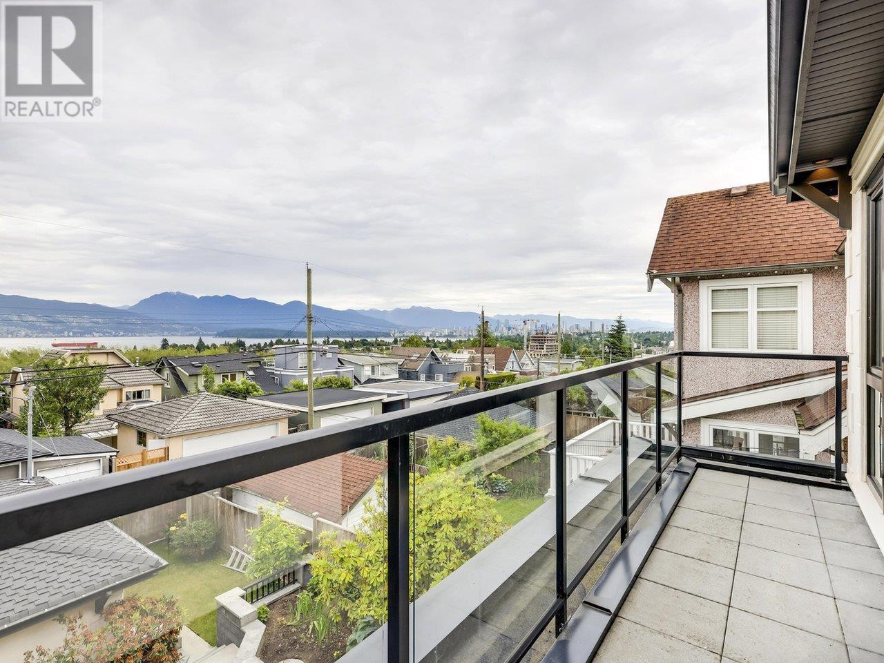 Listing Picture 25 of 40 : 3963 W 11TH AVENUE, Vancouver / 溫哥華 - 魯藝地產 Yvonne Lu Group - MLS Medallion Club Member