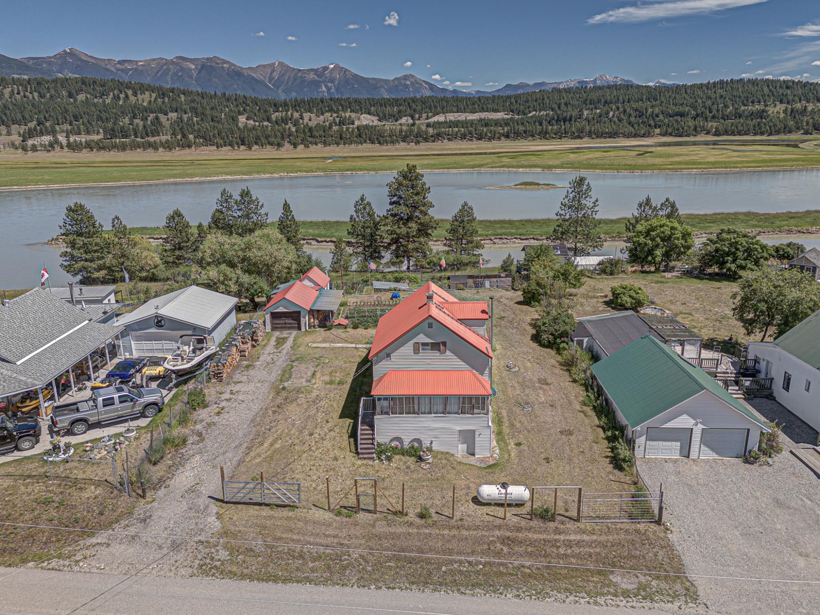 6294 Laurier Avenue, Wardner, British Columbia  V0B 2J0 - Photo 2 - 2478041