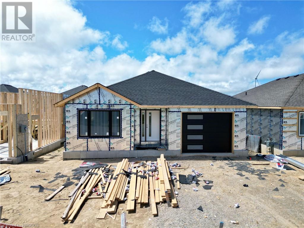 448 Burnside Drive, Port Elgin, Ontario N0H 2C3 (26635194) The