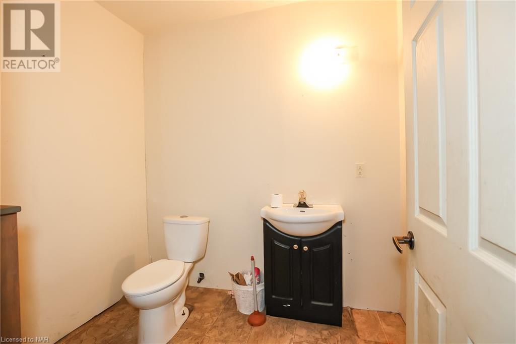 6032 Main Street, Niagara Falls, Ontario  L2G 5Z9 - Photo 12 - 40612265