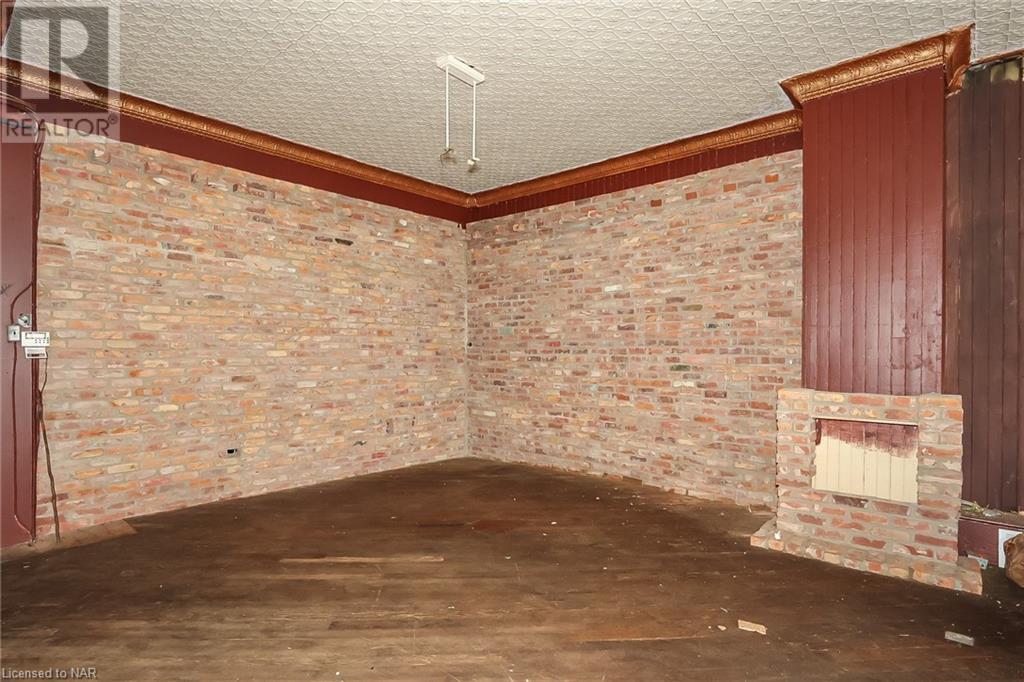 6032 Main Street, Niagara Falls, Ontario  L2G 5Z9 - Photo 9 - 40612265