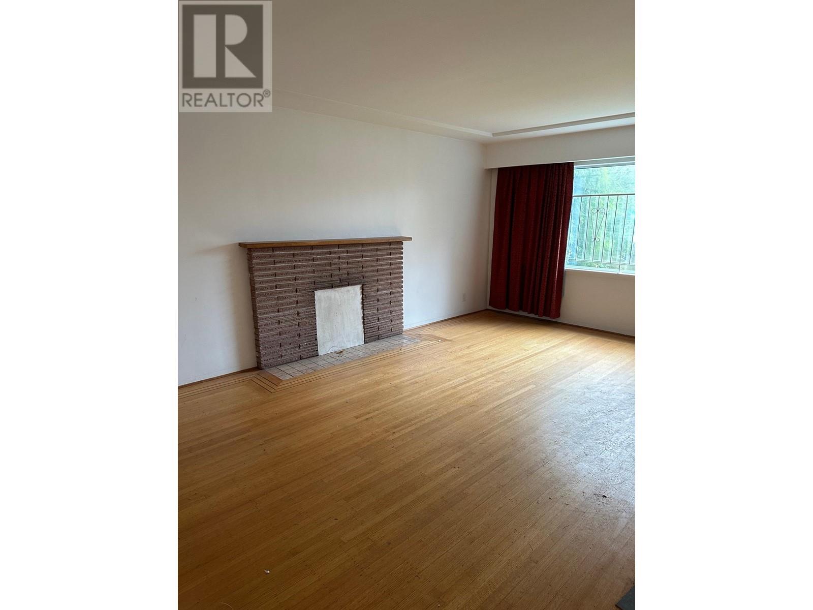 1929 E Broadway, Vancouver, British Columbia  V5N 1W4 - Photo 9 - R2899921