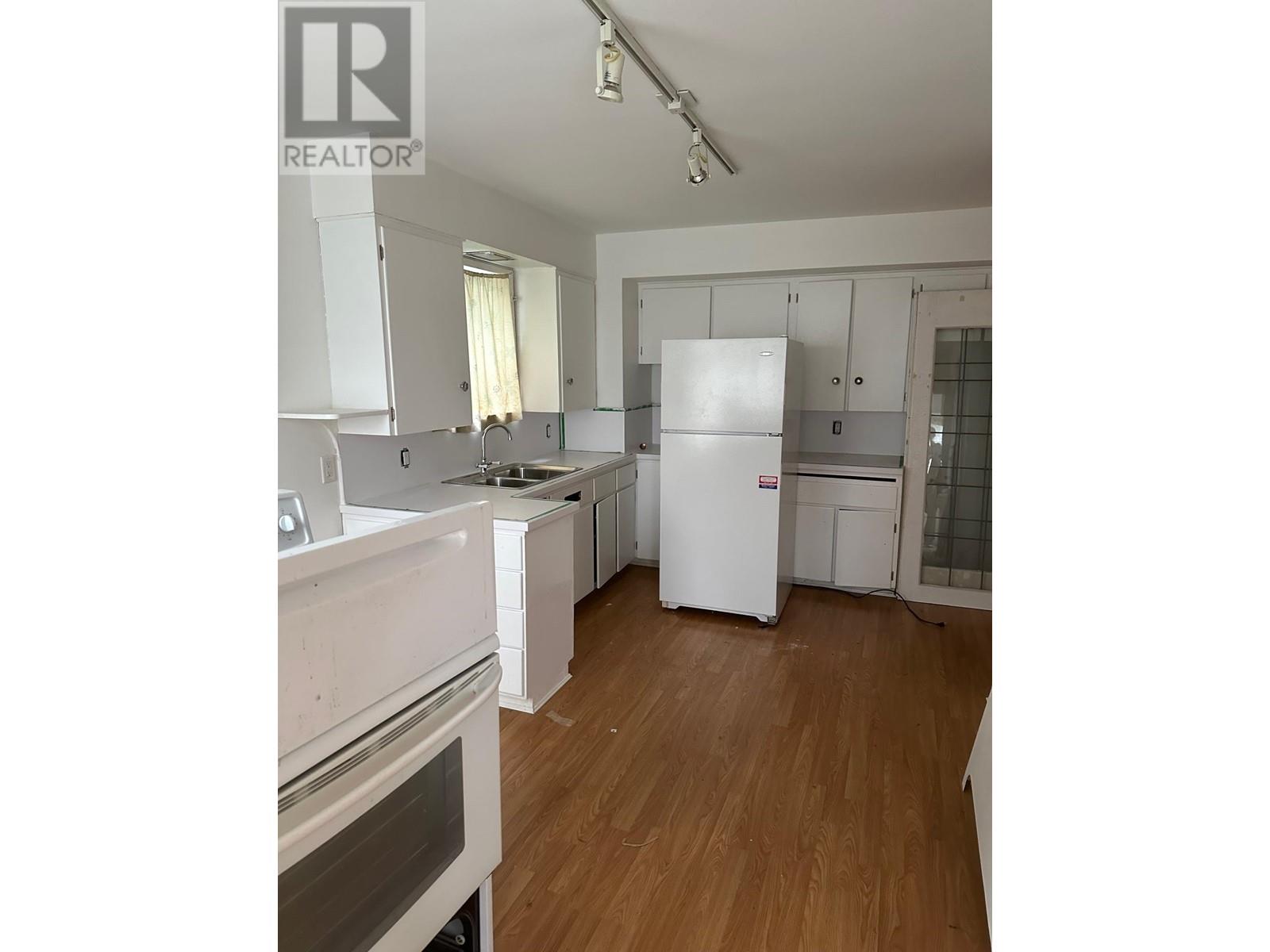 1929 E Broadway, Vancouver, British Columbia  V5N 1W4 - Photo 6 - R2899921