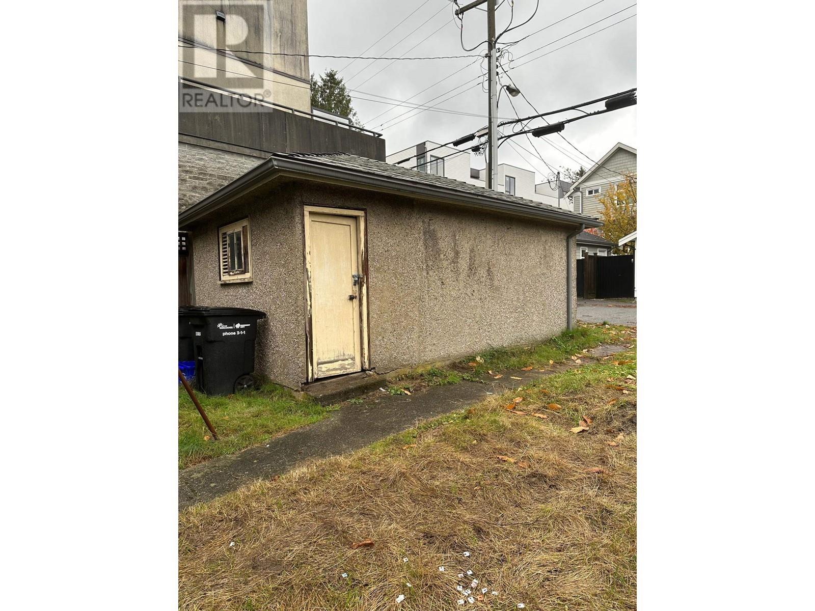 Property at 1929 E BROADWAY image 3