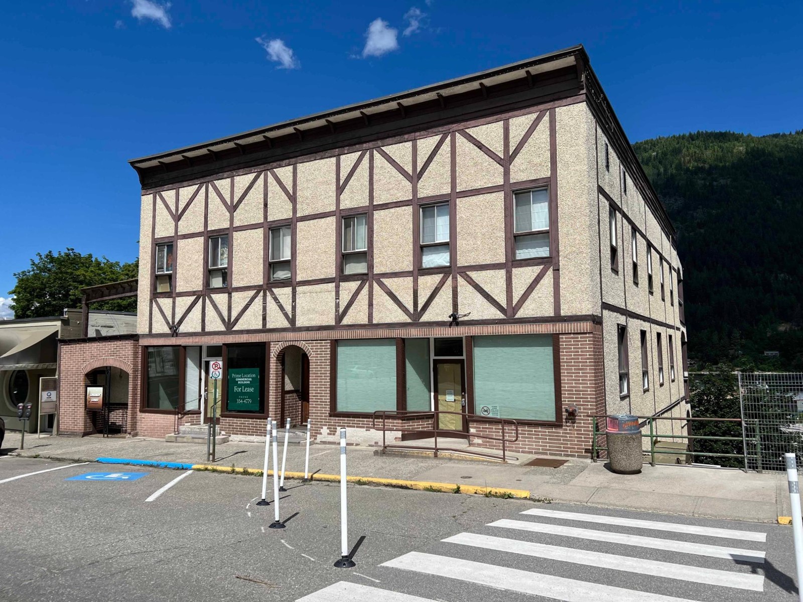 523 Vernon Street, Nelson, British Columbia  V1L 4E9 - Photo 1 - 2478083