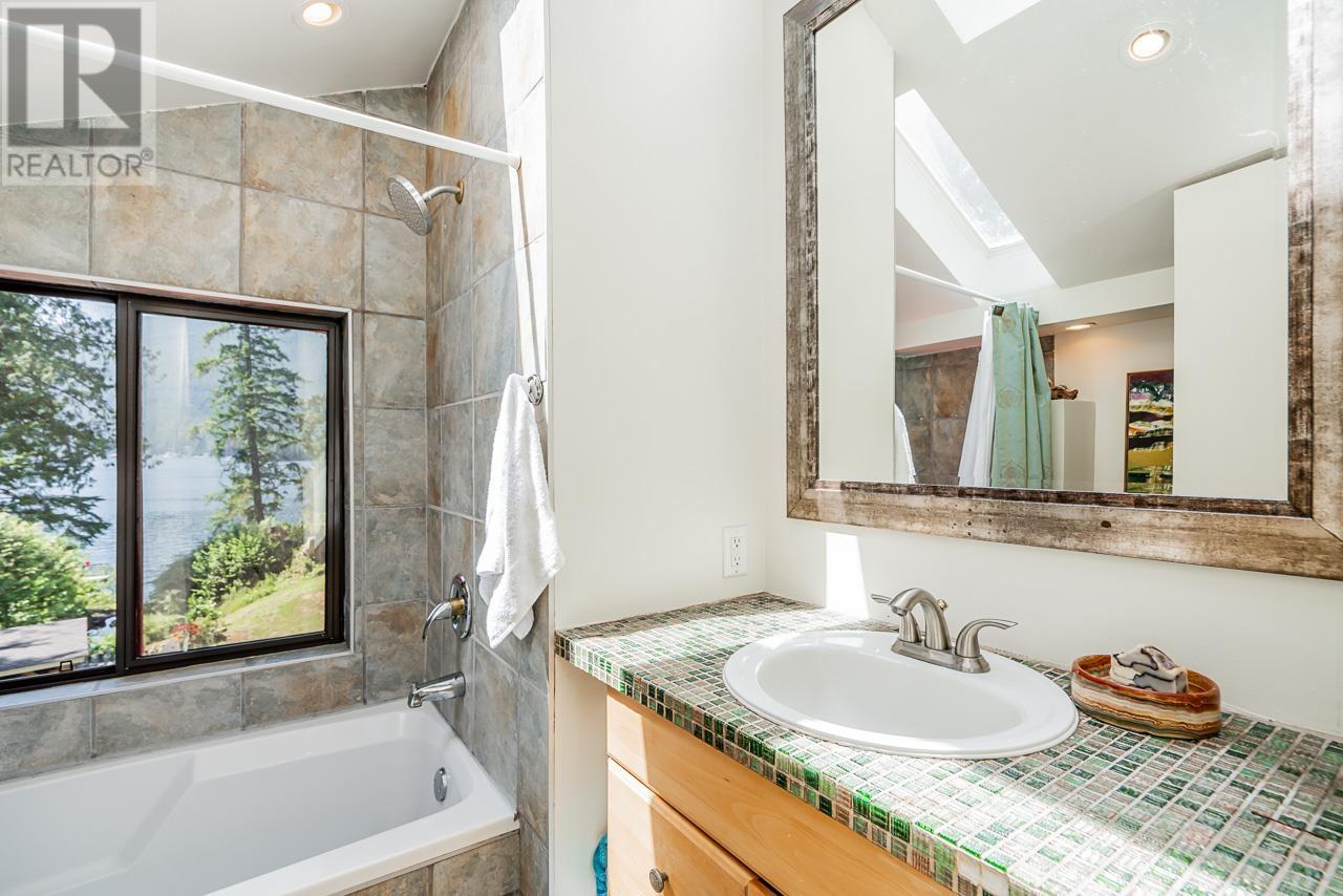 2250 Farrer Cove Place, Port Moody, British Columbia  V3H 5B6 - Photo 13 - R2900102