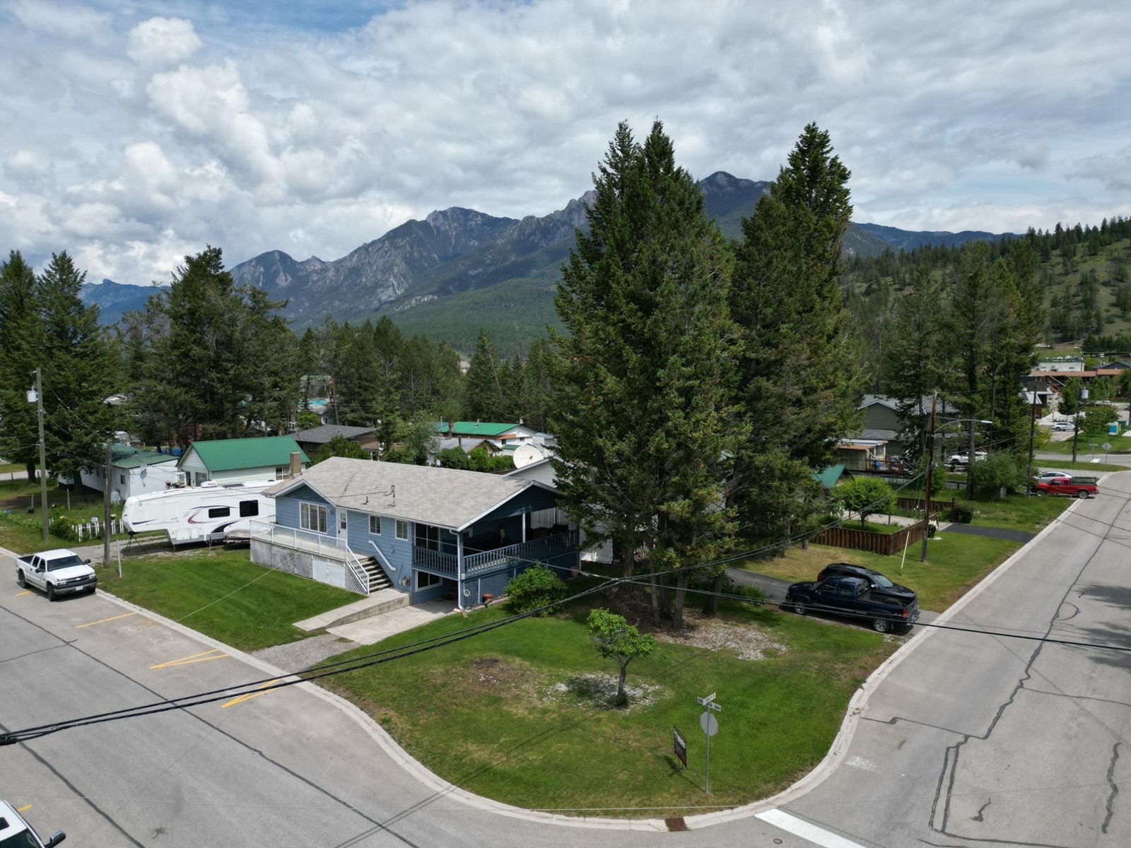 7558 Columbia Avenue, Radium Hot Springs, British Columbia  V0A 1M0 - Photo 30 - 2476001