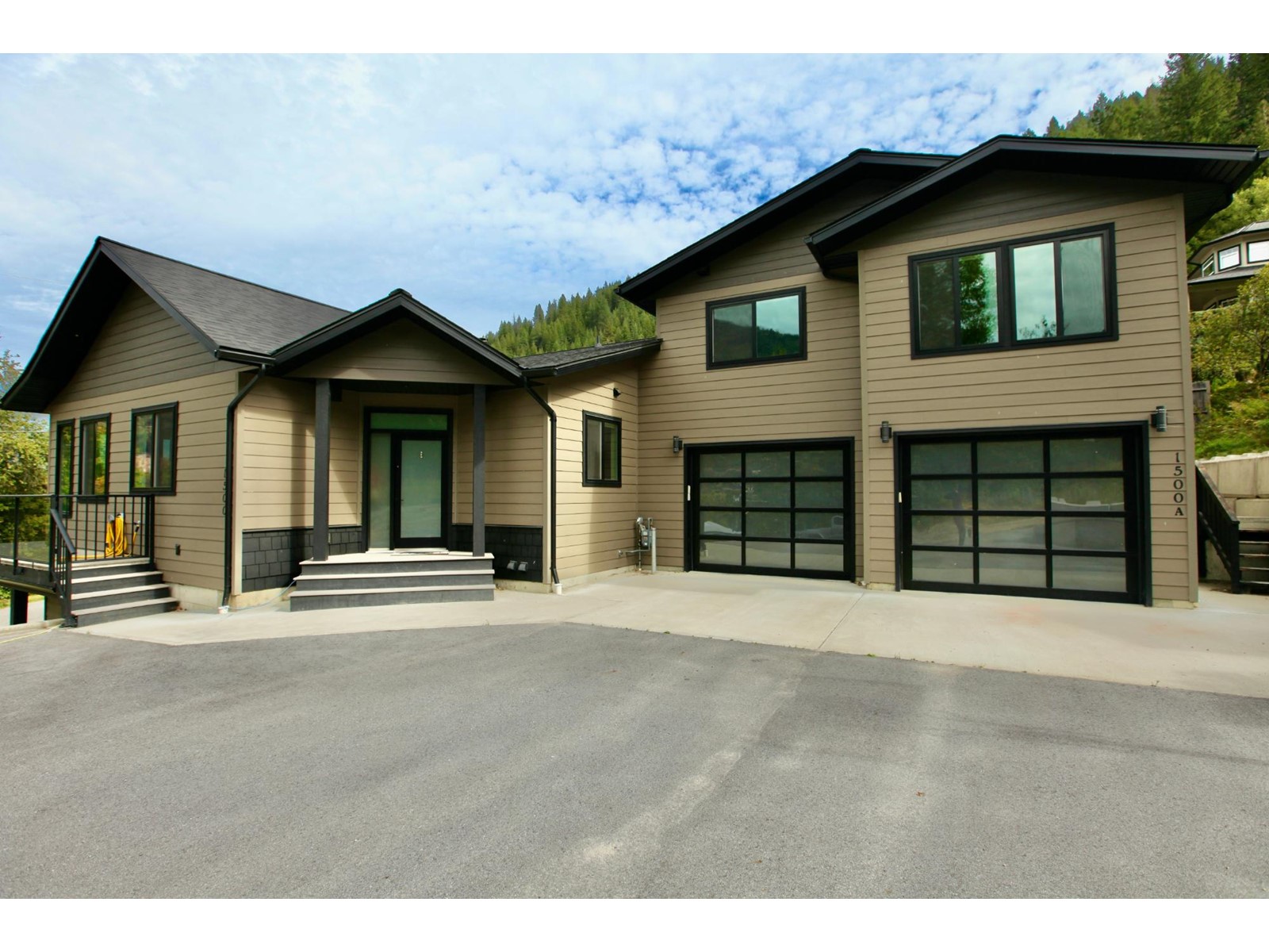 1500 Holland Street, Nelson, British Columbia  V1L 3E2 - Photo 2 - 2478064