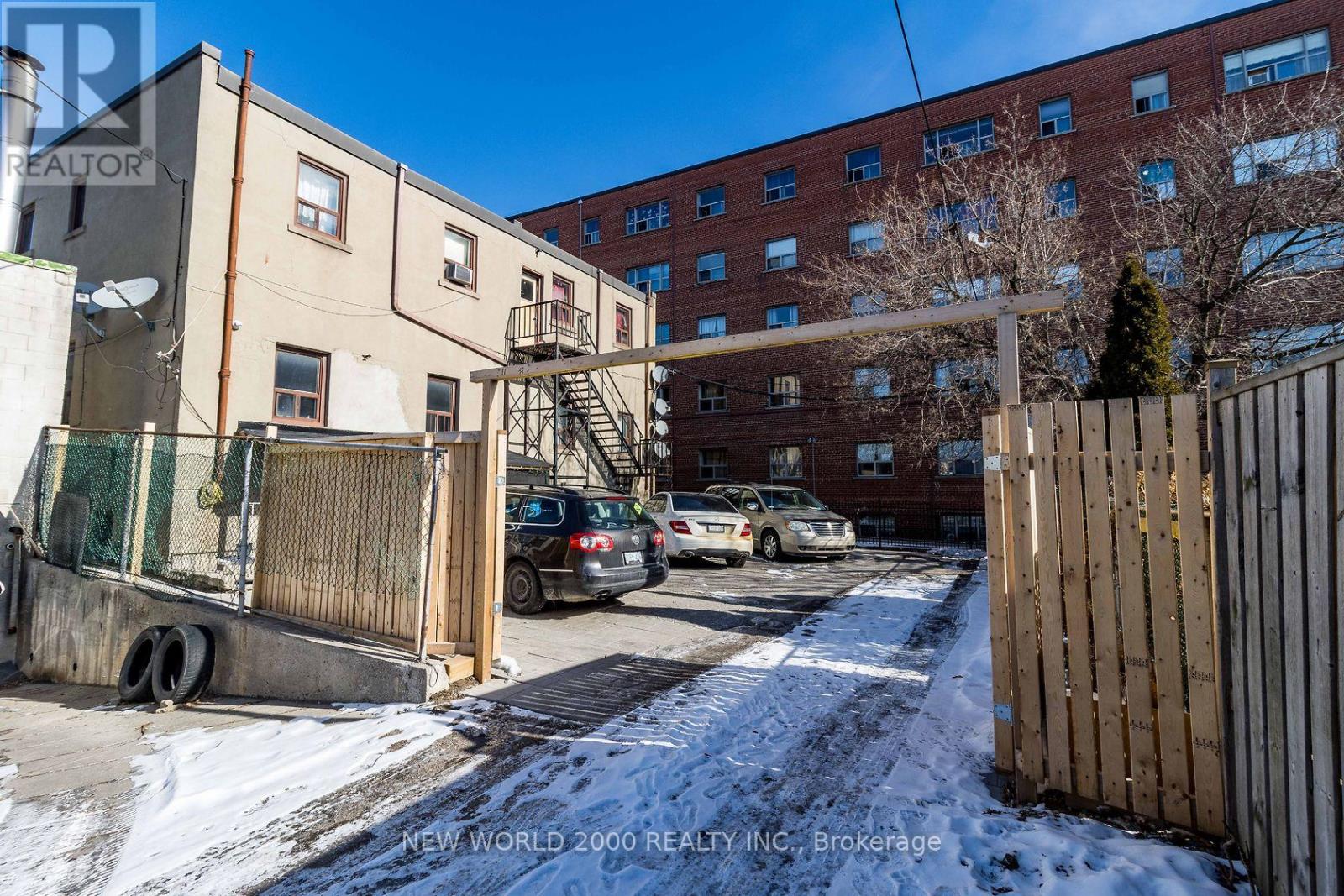 2011 Eglinton Avenue W, Toronto, Ontario  M6E 2K1 - Photo 17 - W8489302