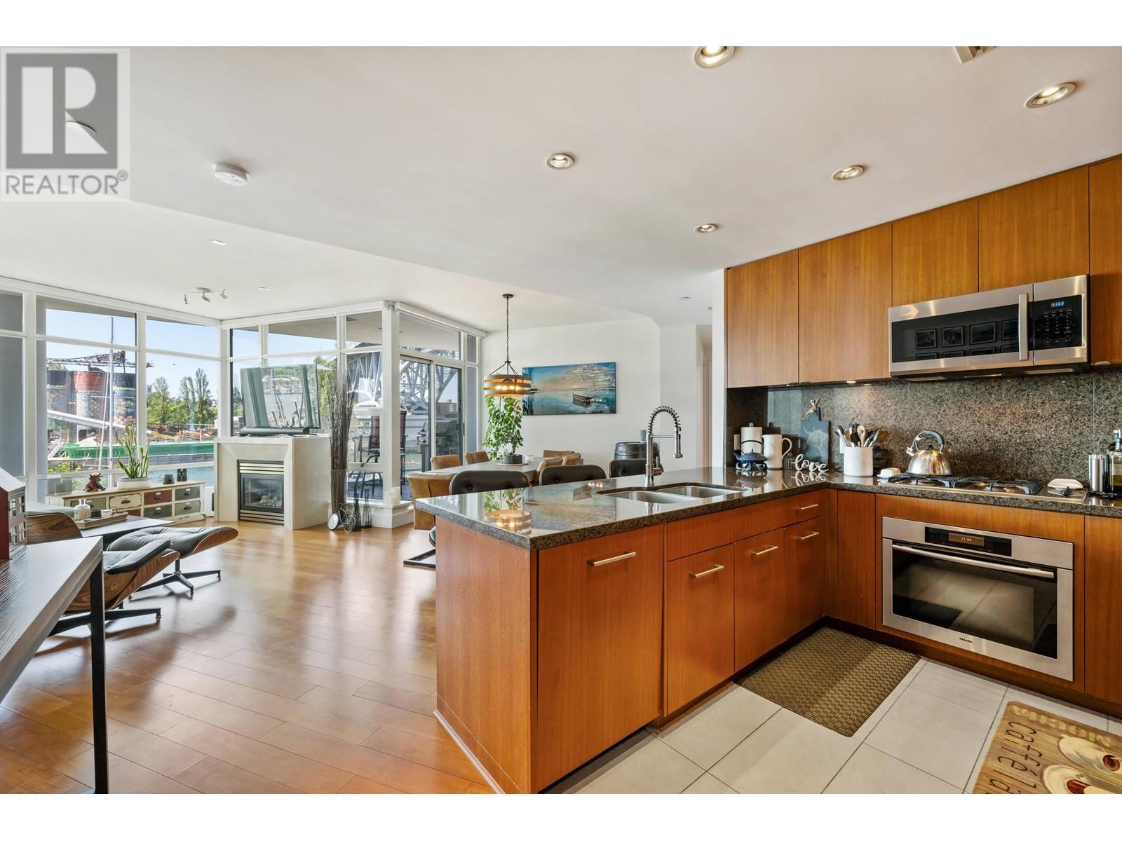 203 628 Kinghorne Mews, Vancouver, British Columbia  V6Z 3H6 - Photo 14 - R2899776