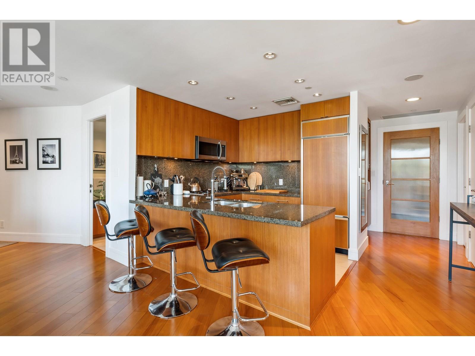 203 628 Kinghorne Mews, Vancouver, British Columbia  V6Z 3H6 - Photo 15 - R2899776