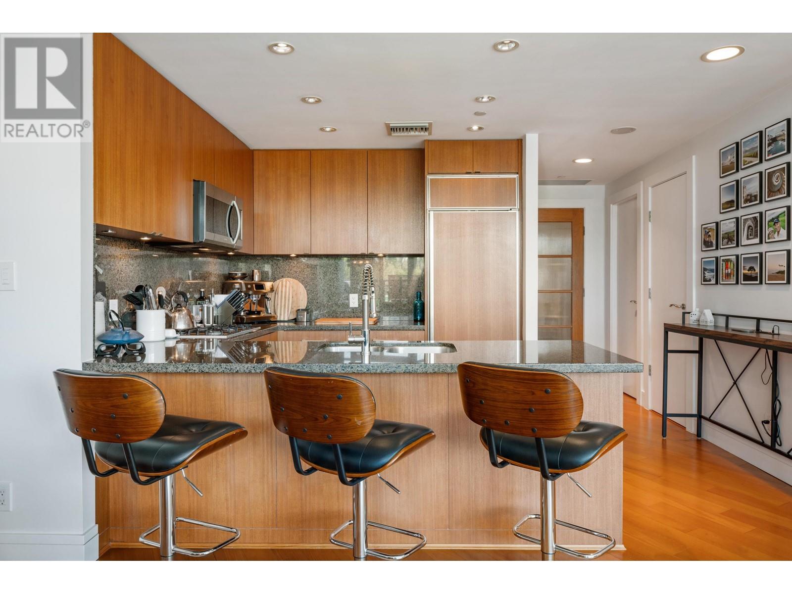 203 628 Kinghorne Mews, Vancouver, British Columbia  V6Z 3H6 - Photo 11 - R2899776