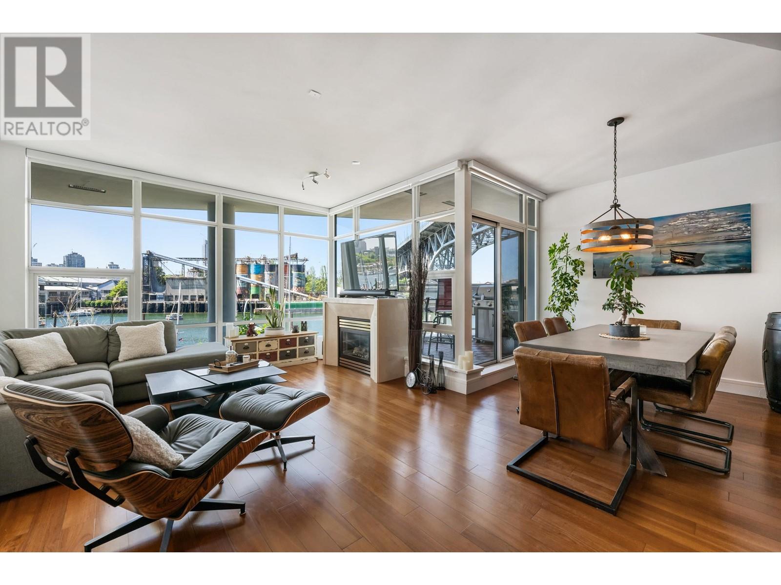 203 628 Kinghorne Mews, Vancouver, British Columbia  V6Z 3H6 - Photo 1 - R2899776