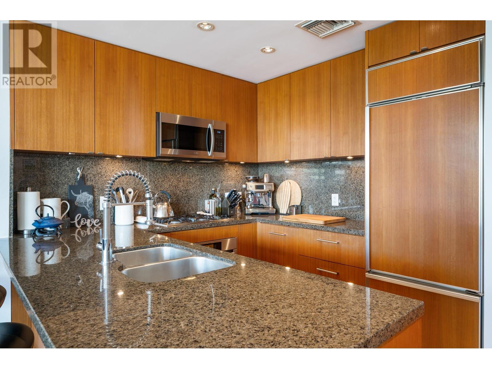 203 628 Kinghorne Mews, Vancouver, British Columbia  V6Z 3H6 - Photo 12 - R2899776