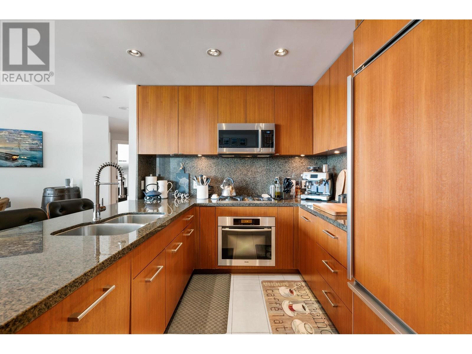 203 628 Kinghorne Mews, Vancouver, British Columbia  V6Z 3H6 - Photo 13 - R2899776