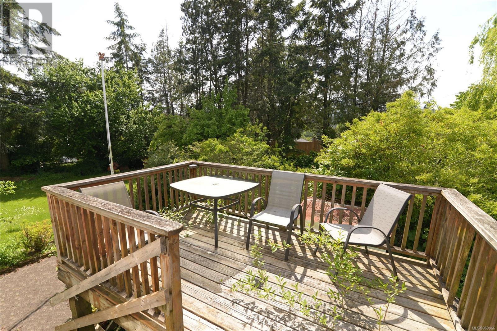 Property at 657 Hamilton Ave image 4
