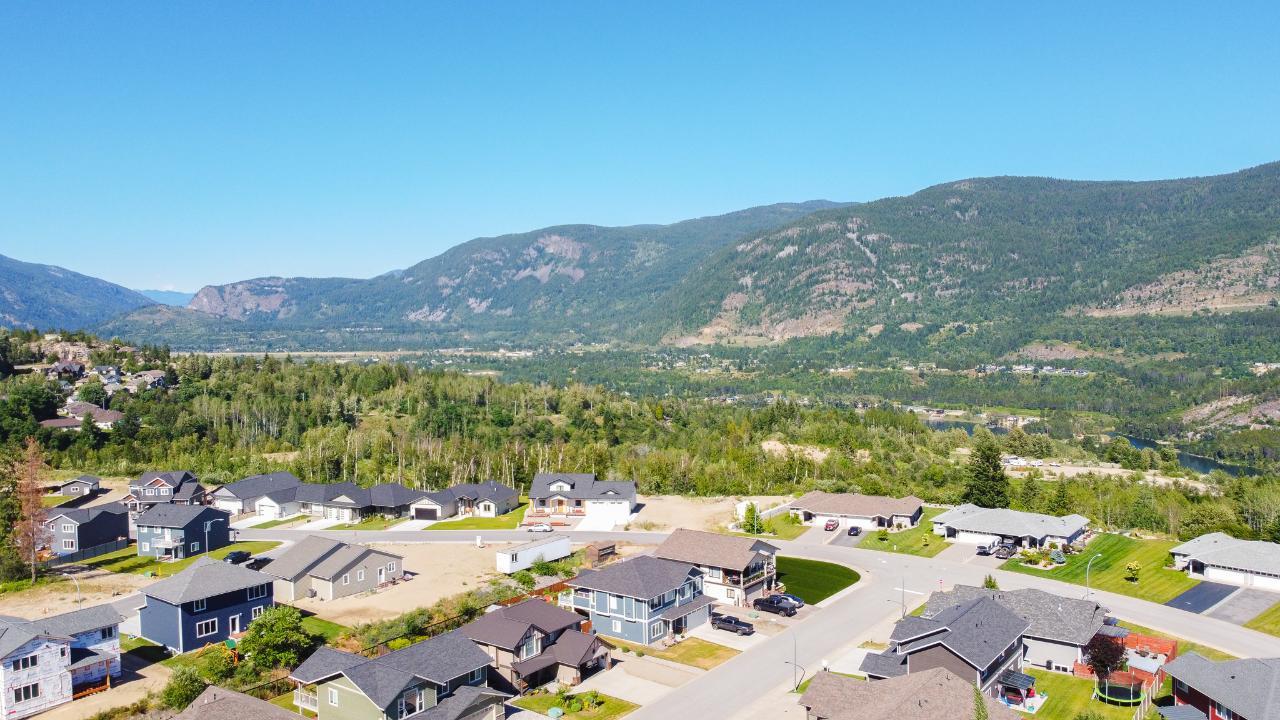 1521 Grandview Drive, Castlegar, British Columbia  V1N 4X7 - Photo 12 - 2478098