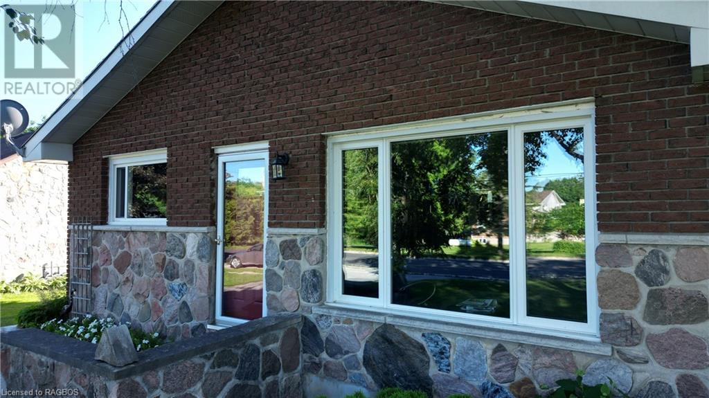 118 Main Street, Lion's Head, Ontario  N0H 1W0 - Photo 2 - 40612383