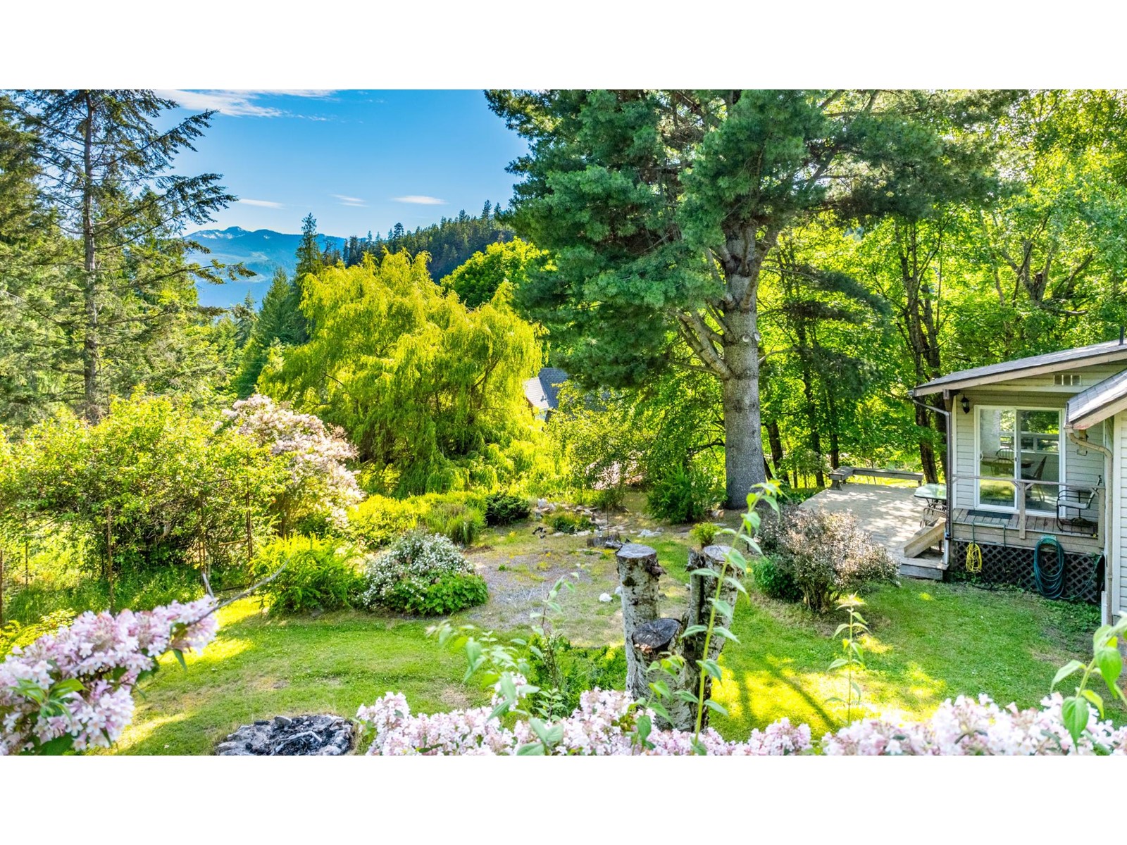 321 Golf View Street, Riondel, British Columbia  V0B 2B0 - Photo 2 - 2478105