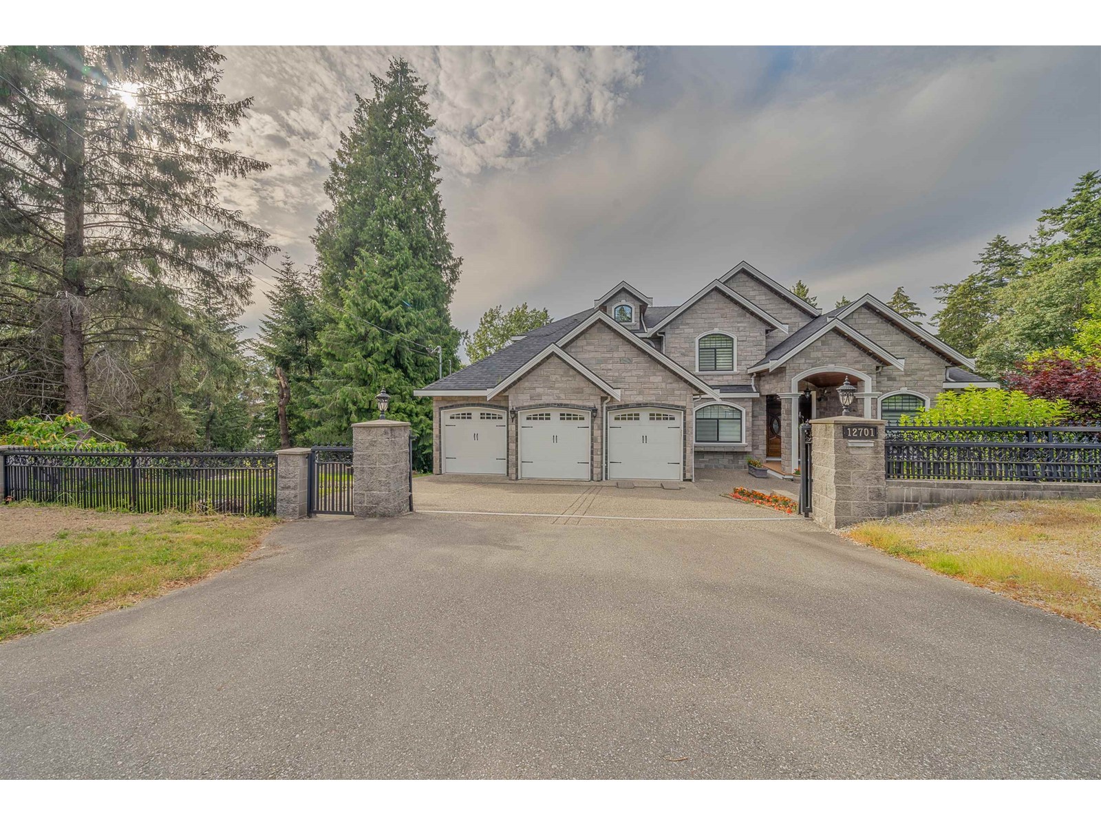 Property at 12701 107A AVENUE image 3