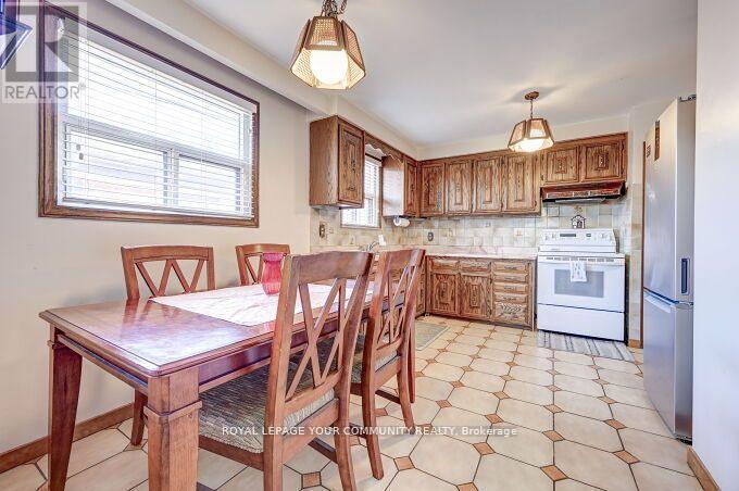 43 Starview Drive, Toronto (Humberlea-Pelmo Park), Ontario  M9M 1K7 - Photo 14 - W9004242