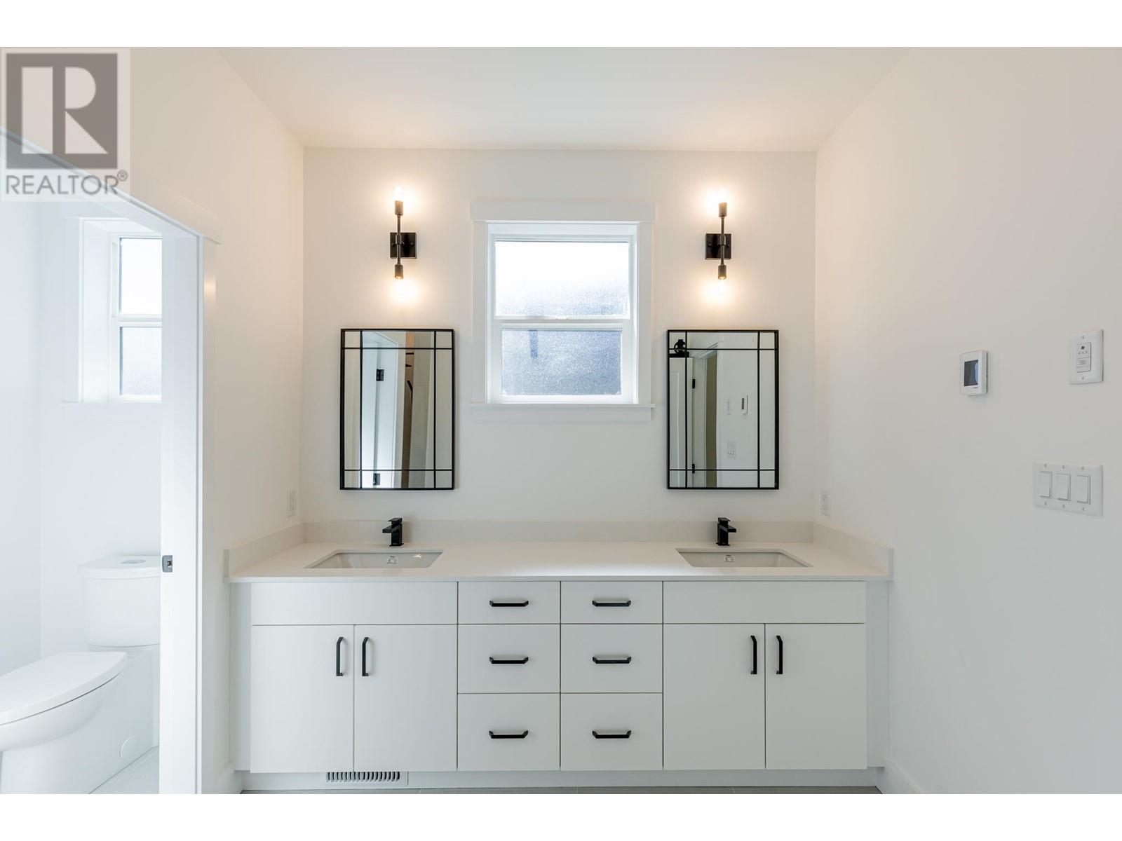 3010 Green Way, Roberts Creek, British Columbia  V0N 2W0 - Photo 11 - R2900735