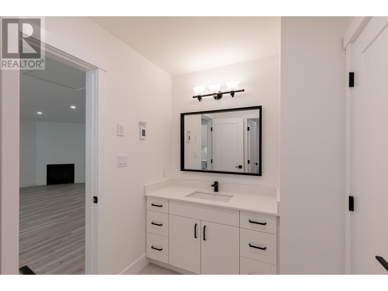 3010 Green Way, Roberts Creek, British Columbia  V0N 2W0 - Photo 19 - R2900735