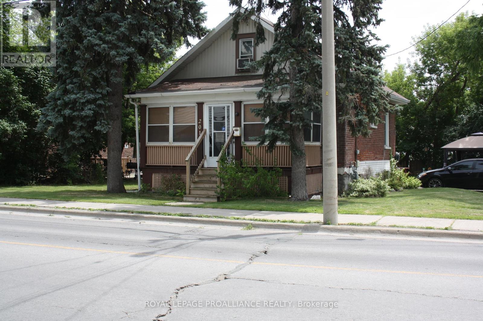 201 Station Street, Belleville, Ontario  K8N 2T5 - Photo 1 - X9005924