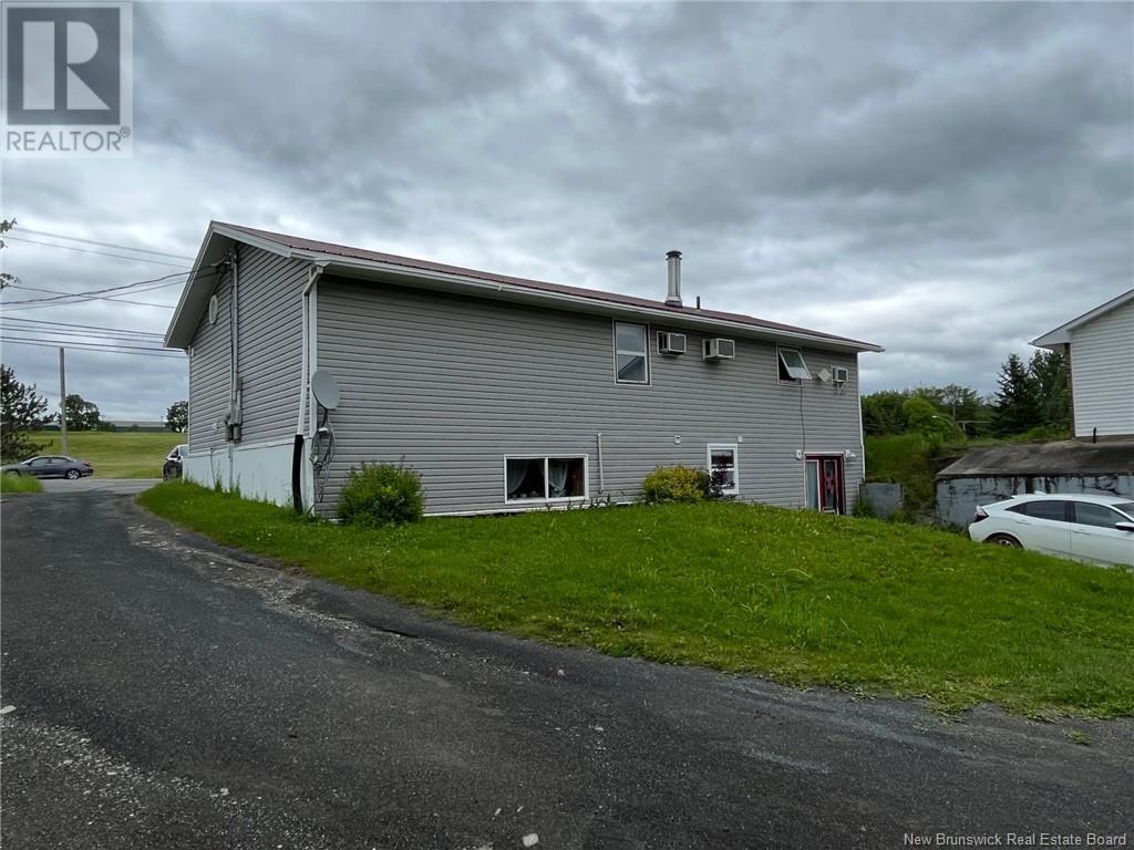 249 Connell Street, Woodstock, New Brunswick  E7M 1L2 - Photo 2 - NB102632