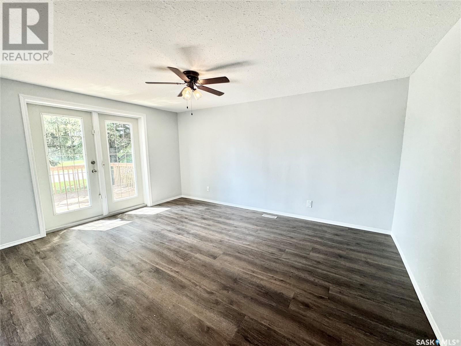 Property at 754 6th STREET E image 4