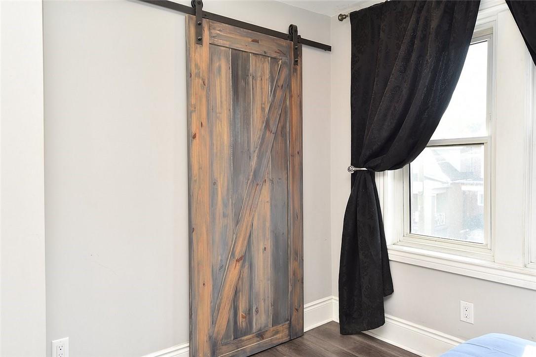 Image of property at 215 Rosslyn Avenue N