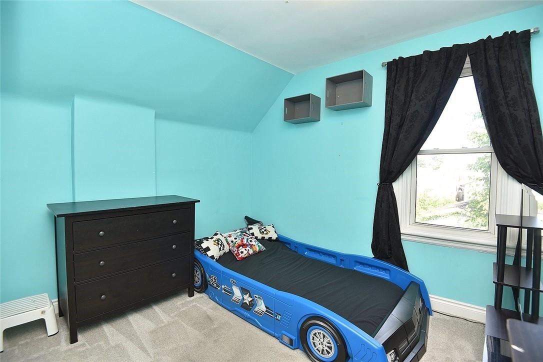 Image of property at 215 Rosslyn Avenue N