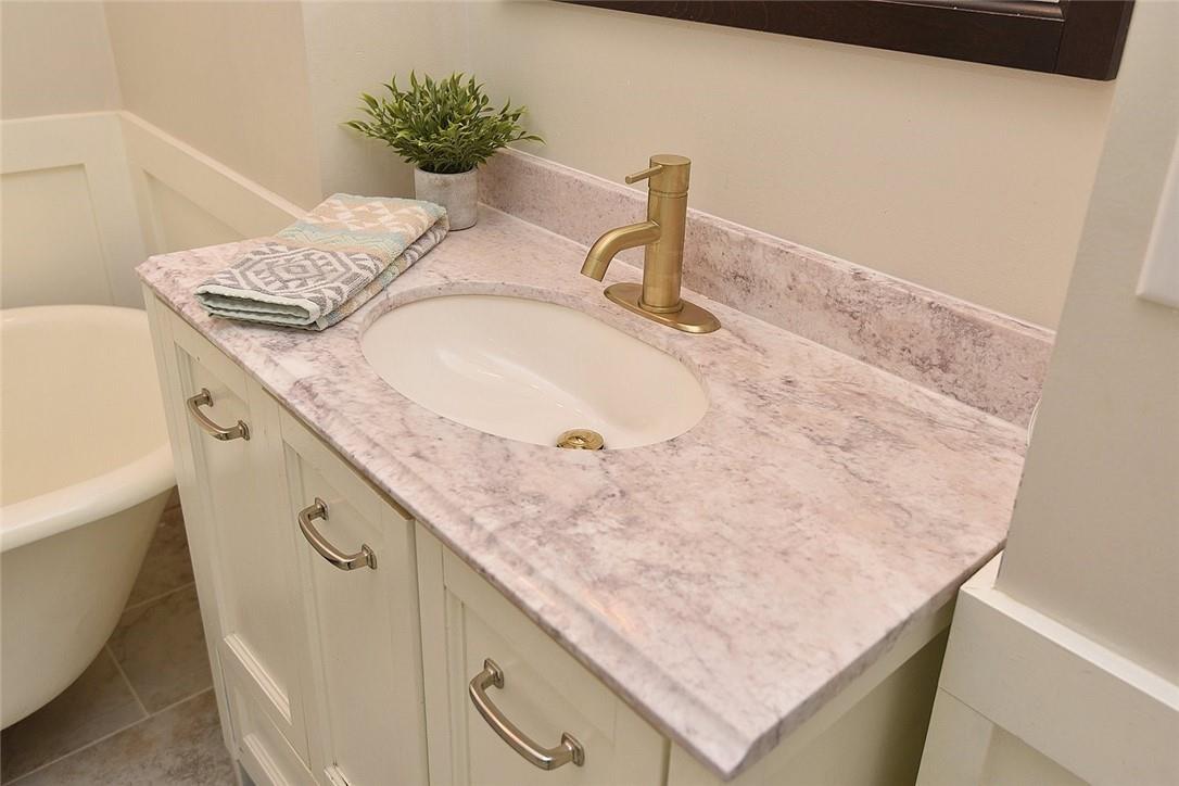 Image of property at 215 Rosslyn Avenue N