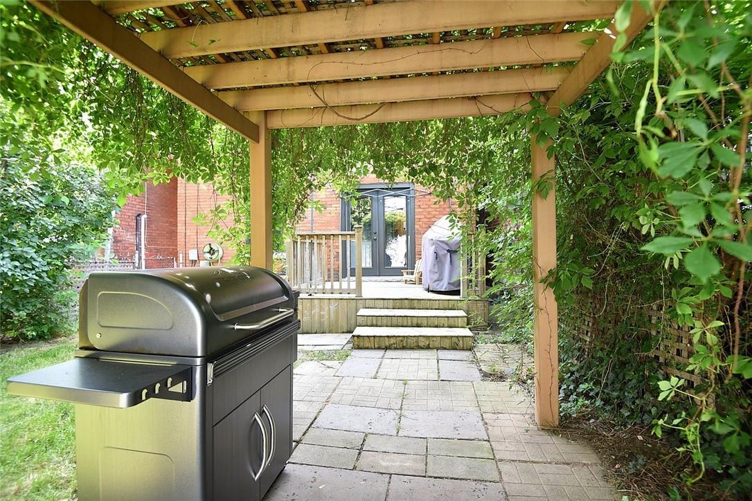 Image of property at 215 Rosslyn Avenue N