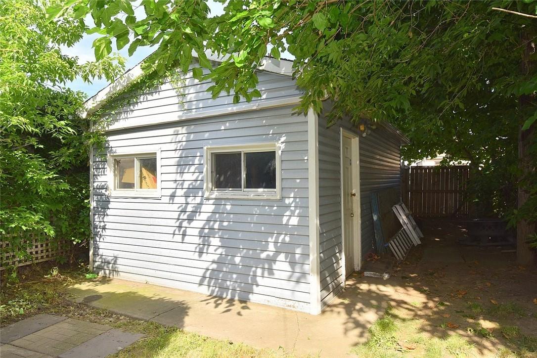 Image of property at 215 Rosslyn Avenue N