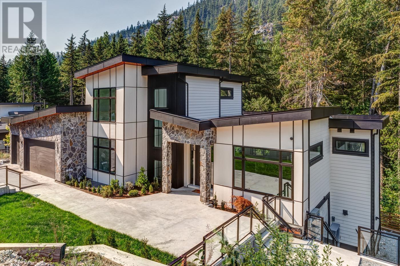 9113 Riverside Drive, Whistler, British Columbia  V8E 1M1 - Photo 4 - R2882911