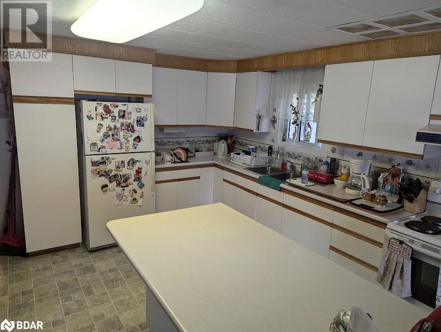 8 Elmwood Court, Innisfil, Ontario  L0L 1L0 - Photo 4 - 40604624